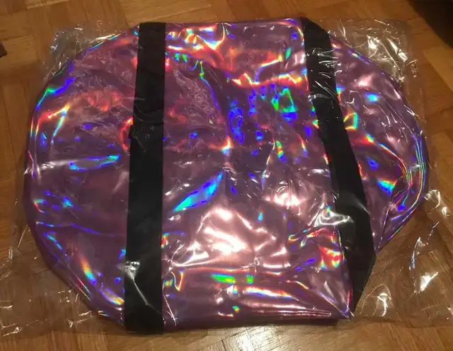 Holographic Duffle Bag in Bags & Luggage in Mississauga / Peel Region - Image 2