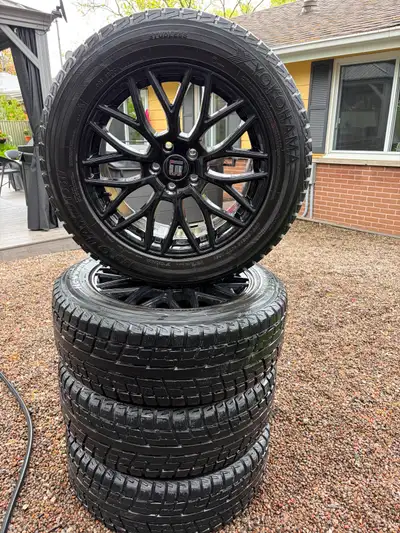 Pneus d'hiver Yokohama ICEGuard IG5 IV, montés sur Maggs Touren 3276, 18 X 8J, Bolt Pattern 5 X 114....