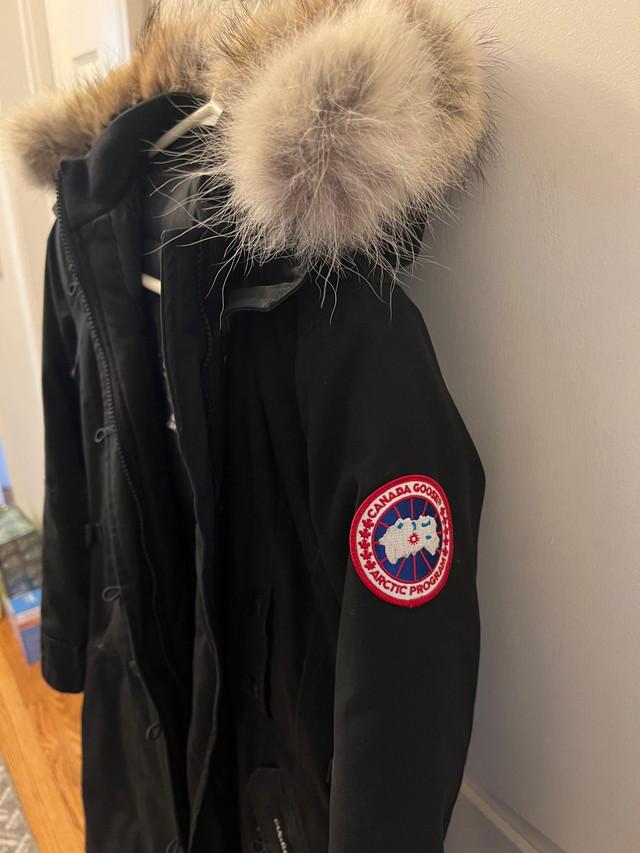 Womens canada goose parka in Women's - Tops & Outerwear in Mississauga / Peel Region - Image 4
