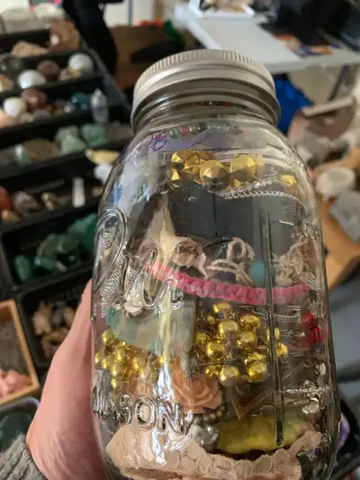 pot de bijoux et Montres Vintages, View more