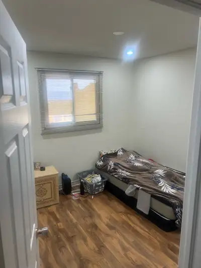 Sharing ($425) / Private room ($700) on the upper floor of 3 bedroom house with a big sharing kitche...