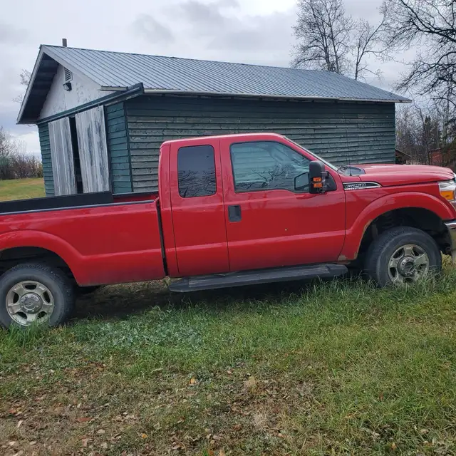 2012 Ford f250 xlt  in Cars & Trucks in Fort St. John - Image 4