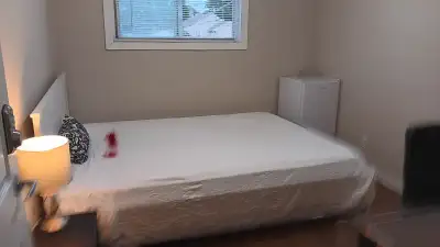 A ROOM FOR RENT WITH FULL FURNISHINGS