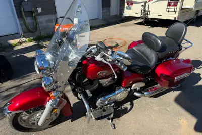 2003 Victory Classic Cruiser. 22494 kms. Meticulously maintained. V-Twin, 1507cc, 92 cu in. 5 speed...