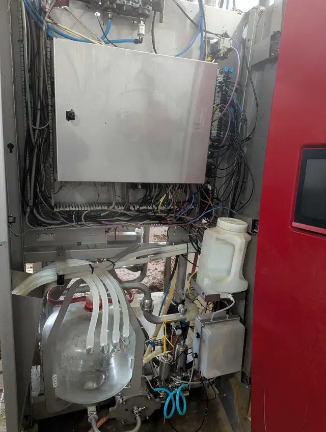 Lely Astronout A4 robot. in Other Business & Industrial in Barrie - Image 4