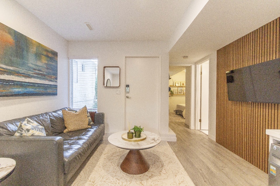 Private One Bedroom Garden Suite - Capitol Hill in North Burnaby 5