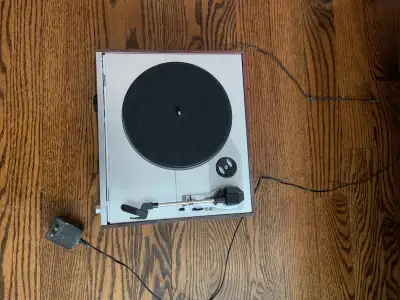 Excellent condition rarely used. Plays record sizes 33/45/78 Included am/fm radio and aux in functio...