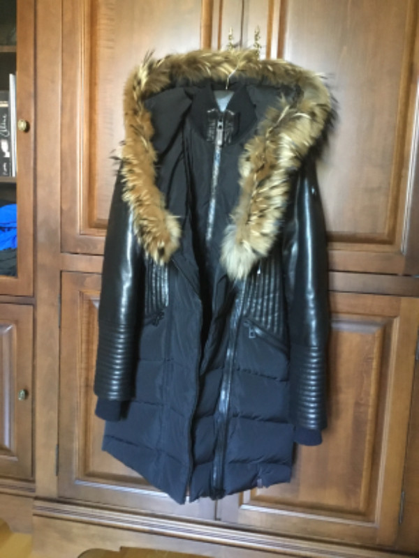 Rudsak manteau hiver modèle Shauna noir avec cuir et fourrure XS dans Femmes - Hauts et vêtements d'extérieur  à Laval/Rive Nord - Image 2