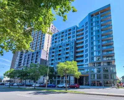 Bright and modern condo located in the heart of Ville-Marie, close to metro stations, downtown offic...