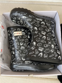 NEW Stonz Kids Boots- 1Y (Youth)