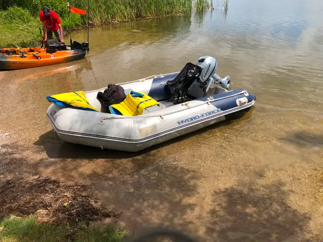 5 Hp Honda outboard 4 stroke Motor with 10 ft dingy boat in Powerboats & Motorboats in City of Toronto - Image 4