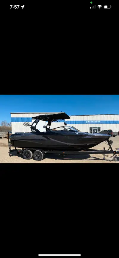 2021 Centurion Fi23. 174 hours. 409 Engine. Upgraded Sewlong Bimini, tinted windows immaculate shape...