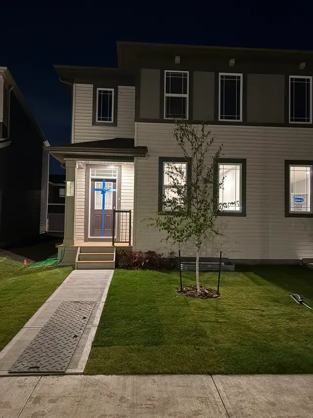 Luxurious three bedroom plus a main floor den duplex for Rent