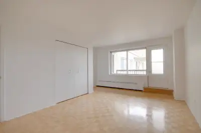 4 1/2 for Sublet | August | 5 min to McGill