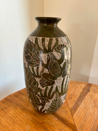 Nicaragua green vase
