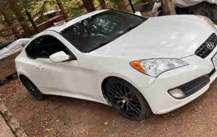 2010 genesis coupe 2.0T in Cars & Trucks in Oshawa / Durham Region