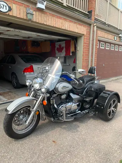 I'm selling my Dad's beloved like New Trike. He is 91 yrs old (and shines it more than he rides it.....