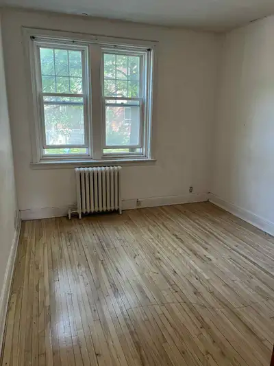 Updated Sunny 3 bedrooms apartment on the front of building with lots of charm in a classic Outremon...