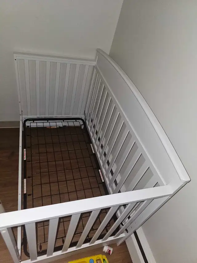 Graco Crib in Cribs in Edmonton - Image 3