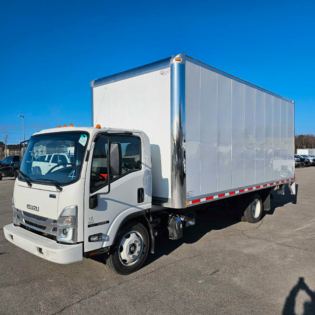 Isuzu NRR Diesel 2024 Avec Fouron de 20' et Monte-Charge 2500 lb dans Autos et camions  à Laval/Rive Nord