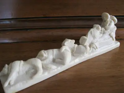 Like new condition with no chips. Approximately 7.75" long, 1.25" wide and 2.5" at the tallest point...