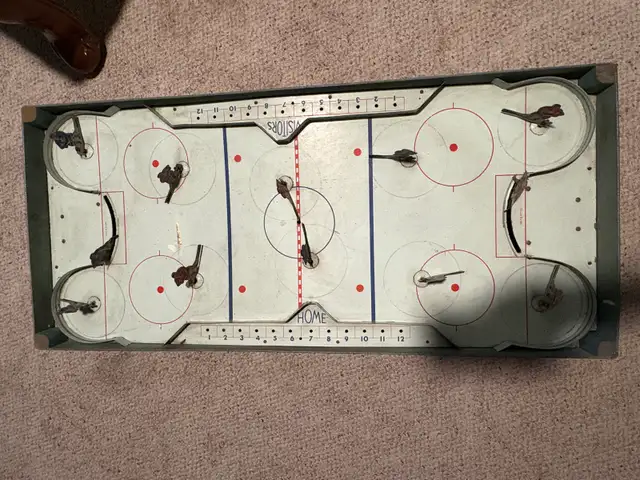 Toronto VS Montreal vintage table game in Arts & Collectibles in London - Image 4