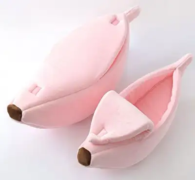 Pink banana cave bed 65cm x 25cm x 18cm Lightly used. Cotton. Removable cover. Tweed/Belleville