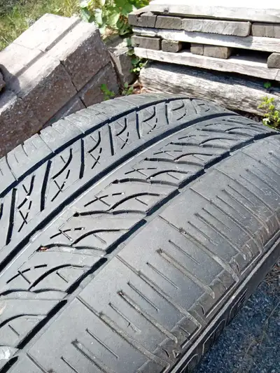 4 pneus été bridgestone Potenza 245 50 r18 Très bonne condition Demande 150$ négociable 450 666 1774
