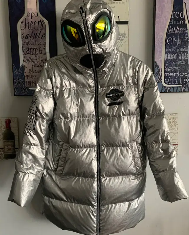 Unisex children/women metallic silver puffer “alien”, 165/84 in Kids & Youth in City of Toronto - Image 5
