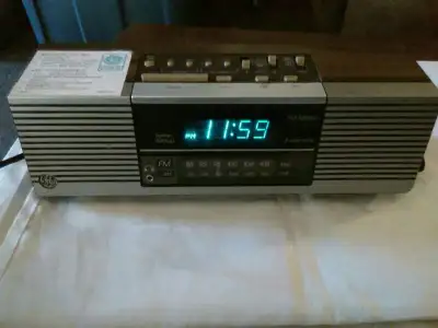 Vtg.G.E. am/fm Stereo radio -1970s -7-4945a -exel cond., View more
