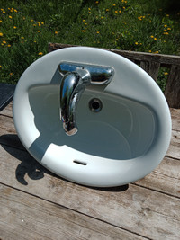 White Oval Sink, 20.25"W x 16.5"D, Delta Faucet 