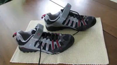 Souliers de vélo (à chip) pour femme, grandeur 8 1/2-9, View more