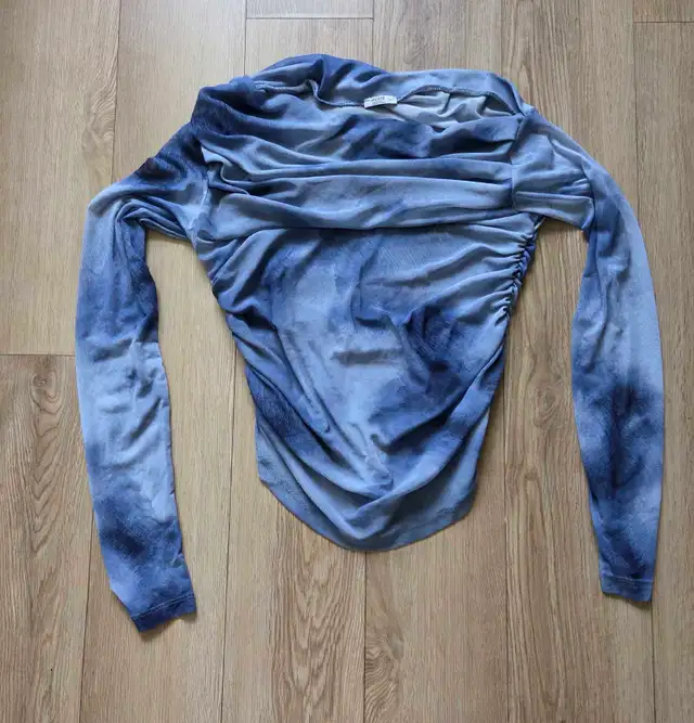 Ardene Blue Long Sleeve Ruched Top XL in Women's - Tops & Outerwear in City of Halifax - Image 2