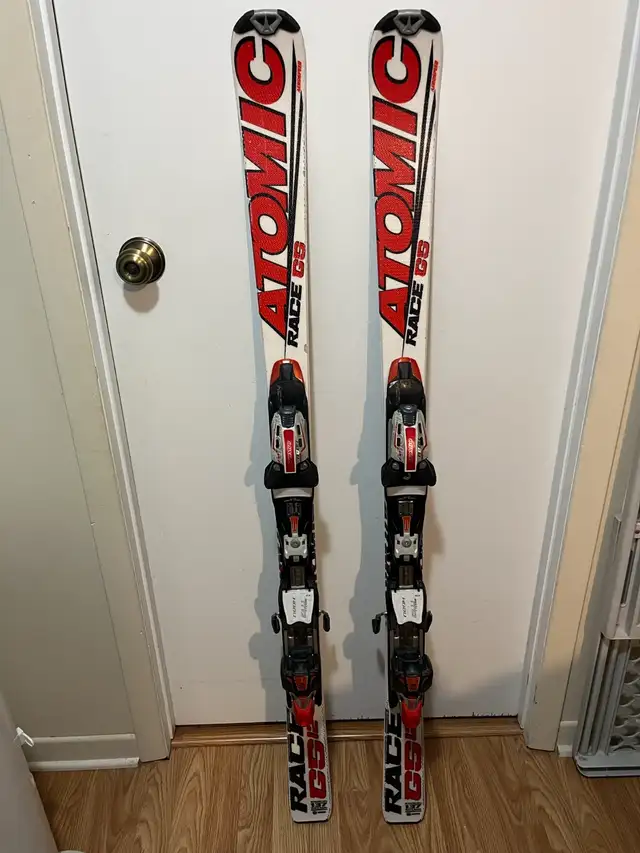 Ski de competition de marque Atomic 137 CM75$ in Ski in Laval / North Shore - Image 2