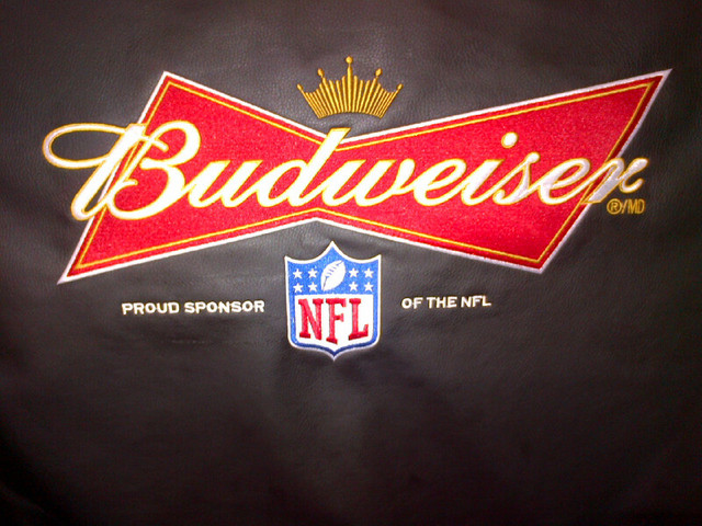 Budweiser NFL Football Club Chair in Chairs & Recliners in Mississauga / Peel Region - Image 4