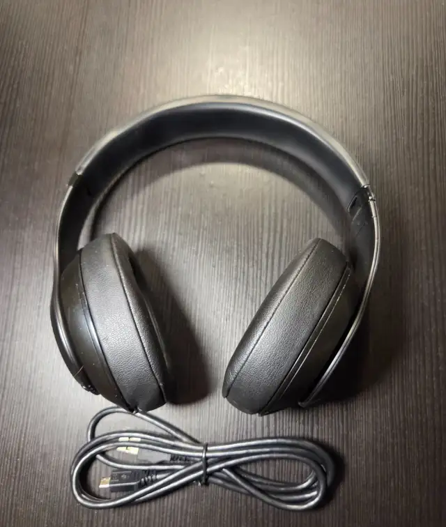 Beats Studio3 Wireless Over-Ear Headphones - Matte Black - Noi in Headphones in City of Halifax - Image 5