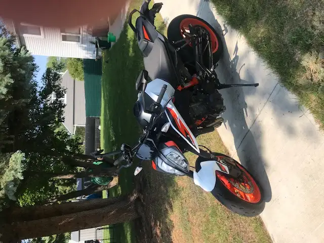 2021 KTM DUKE 890R in Street, Cruisers & Choppers in Edmonton - Image 4