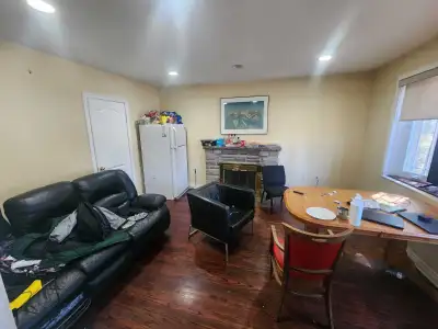 Sharing $ 400 Room in mainfloor Parking available Furnished room All amenities is nearby - TTC, Rest...