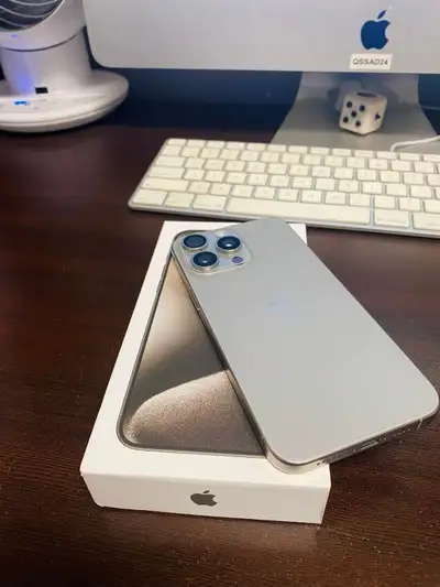 It doesn’t have a single scratch ! 88% battery. 256gb. Pick up only