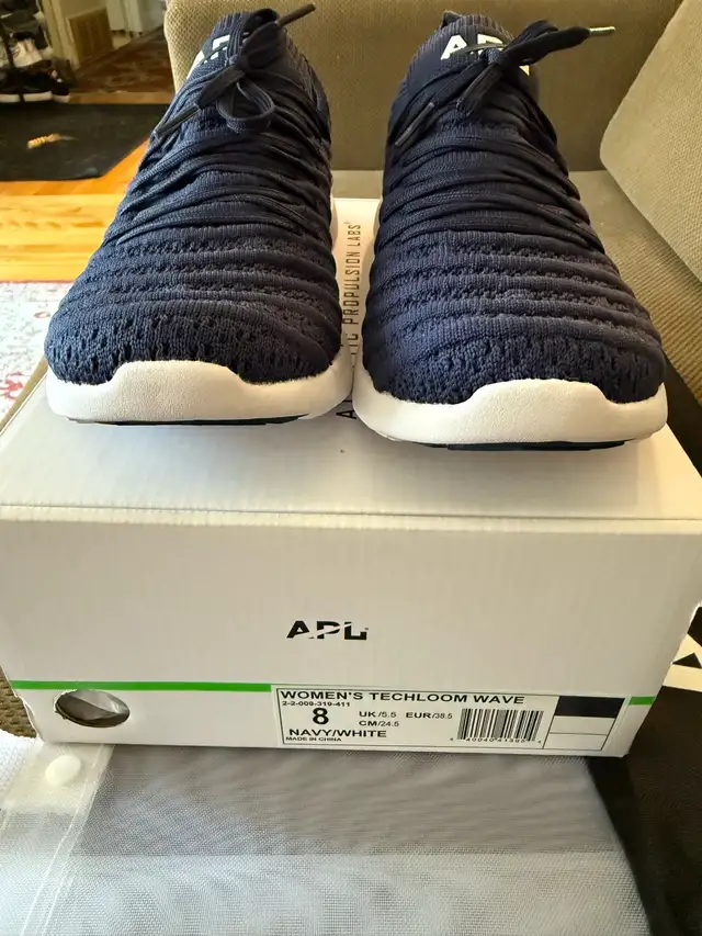 APL Running Shoes - Women’s Techloom Wave in Women's - Shoes in City of Montréal - Image 5