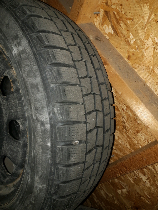 17" Winter tire on rims 215/55R17 5x108 Ford Escape dans Pneus et jantes  à Laval/Rive Nord - Image 2