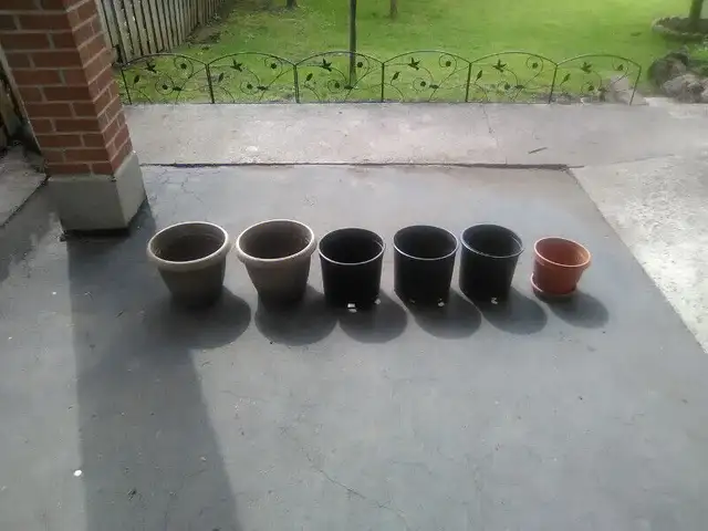 GLGL         6 GRANDS POTS POUR PLANTES. in Plants, Fertilizer & Soil in City of Montréal - Image 2