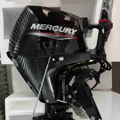 À vendre moteur hors-bord Mercury Jet 25 HP, flambant neuf et jamais utilisé. Electric tilt + electr...