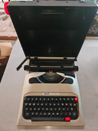 Olivetti Lettera 12 Typewriter, View more
