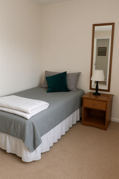 Available now. ○ Furnished ○ 3 minutes to bus stop, 10 minute drive to UoW ○ Free laundry service ○...