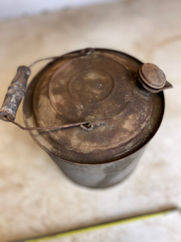 ANTIQUE OIL CAN WITH KEROSENE SPOUT # V0389 in Arts & Collectibles in Edmonton - Image 4