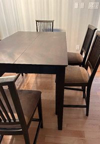 Dinner table and chairs (bench included) - Good condition