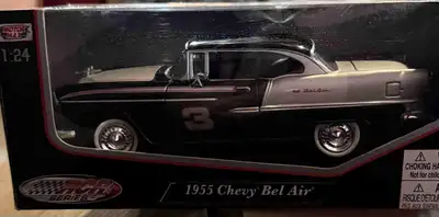 Motor Max 1:24 Scale 1955 Chevy Bel Air, View more