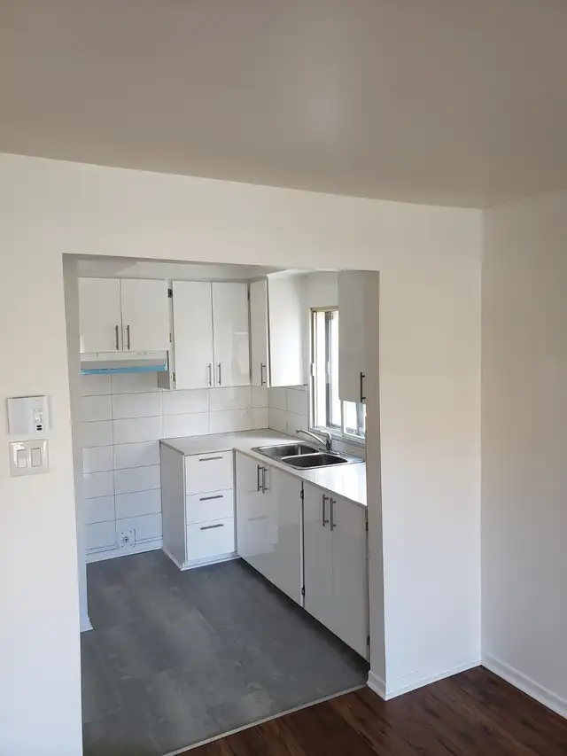 Grand 4 ½ RENOVER à LOUER, style Condo à Montréal