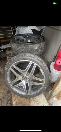 Mercedes Tires & mags 22’’ inch 
